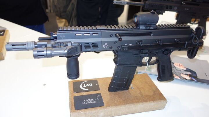 Senjata Baru Buatan Swiss B&amp;T APC-556 PDW