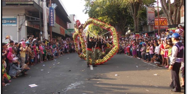 selingan-meriam-76-mm-guntur-naga-geni-dan-team-barongsai