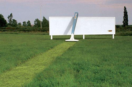 10 Iklan Lucu yang unik dan aneh 