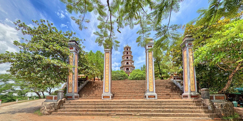 Discover Hue ancient capital from Hoi An - Da Nang - Travel in Viet Nam