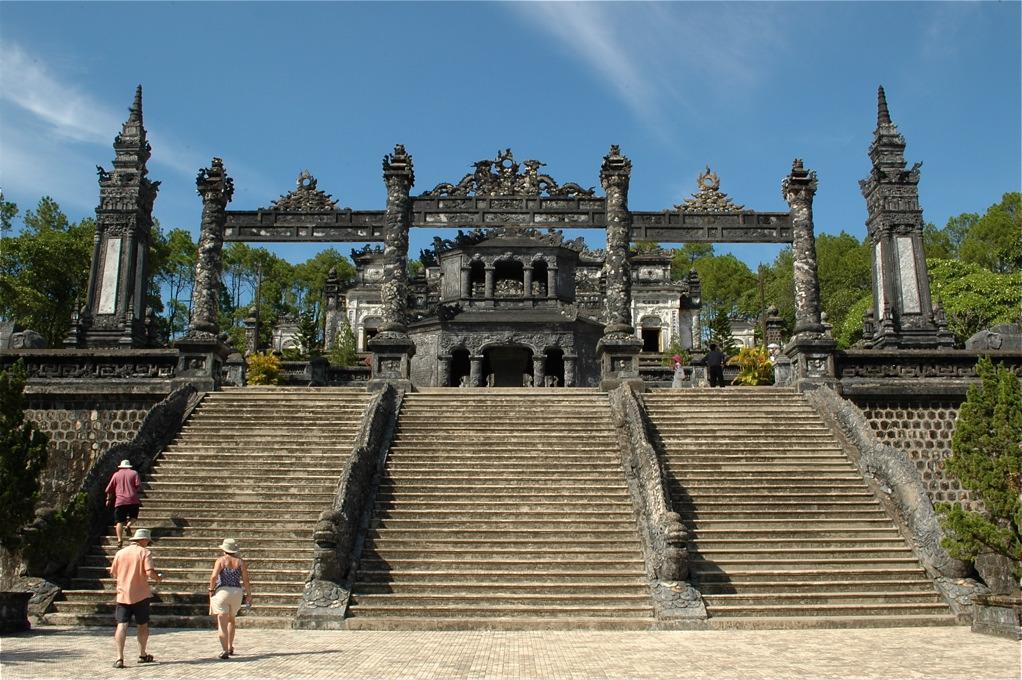 Discover Hue ancient capital from Hoi An - Da Nang - Travel in Viet Nam