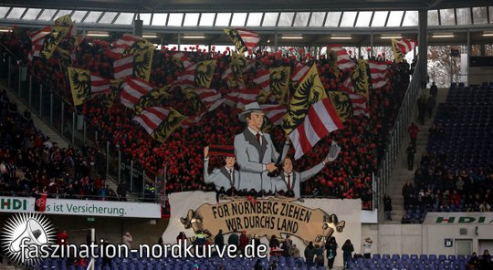 Koreo Kertas dan Kibaran Giant Flag Supporter Dunia