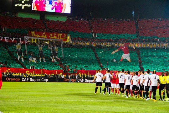 Koreo Kertas dan Kibaran Giant Flag Supporter Dunia