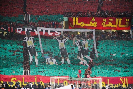 Koreo Kertas dan Kibaran Giant Flag Supporter Dunia