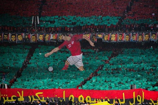 Koreo Kertas dan Kibaran Giant Flag Supporter Dunia