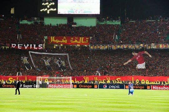 Koreo Kertas dan Kibaran Giant Flag Supporter Dunia