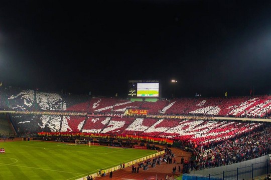 Koreo Kertas dan Kibaran Giant Flag Supporter Dunia
