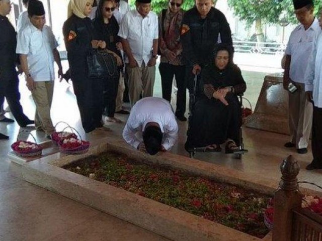 Sujud di Makam Bung Karno, Prabowo Dinasehati MUI