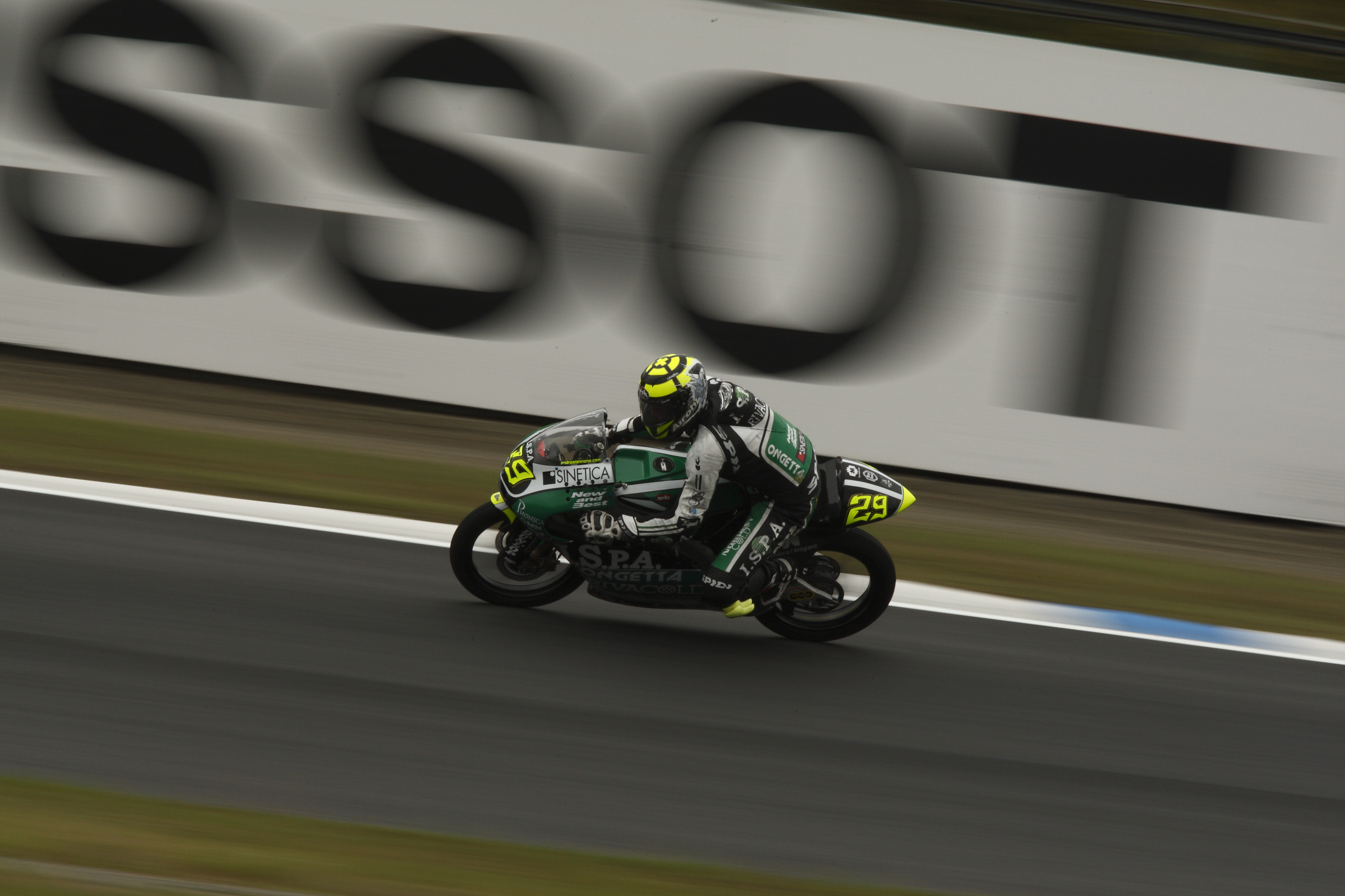 9733973396689668andrea-iannone-299658965897339733