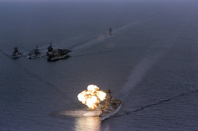 &#91;FOTO&#93; Shock and Awe Photos of the US Battleships Firing the Big Guns