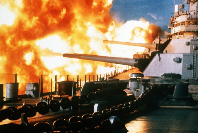 &#91;FOTO&#93; Shock and Awe Photos of the US Battleships Firing the Big Guns