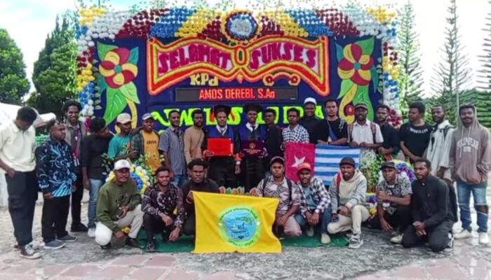 Bendera KKB Papua Merdeka Dikibarkan Di Kampus IAKN Tarutung