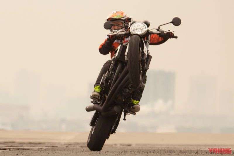 Aksi Memukau Test Ride Kawasaki Z900RS