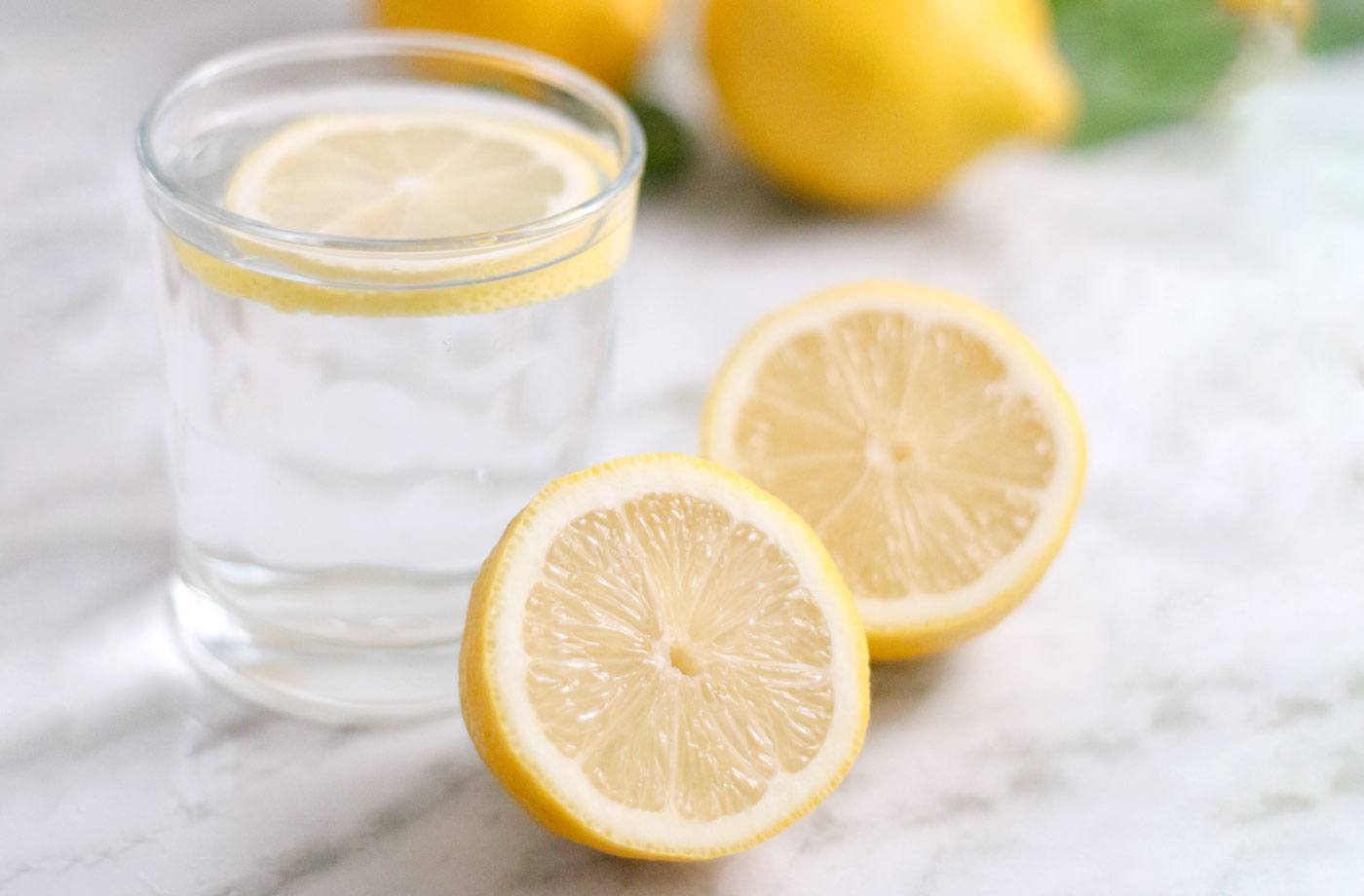 Minum Air Lemon Tiap Pagi, Supaya Lemak di Perut Nggak Ada Lagi
