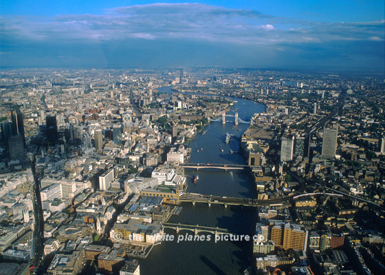 jokowi-di-jakarta-bukan-air-cari-rumah-tapi-rumah-cari-air