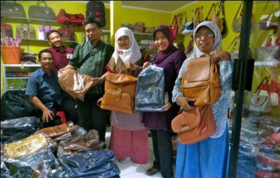 Ibu Tatiek Kancaniati, Sosok Inspiratif Dibalik Kampung Wisata Bisnis Tegal Waru