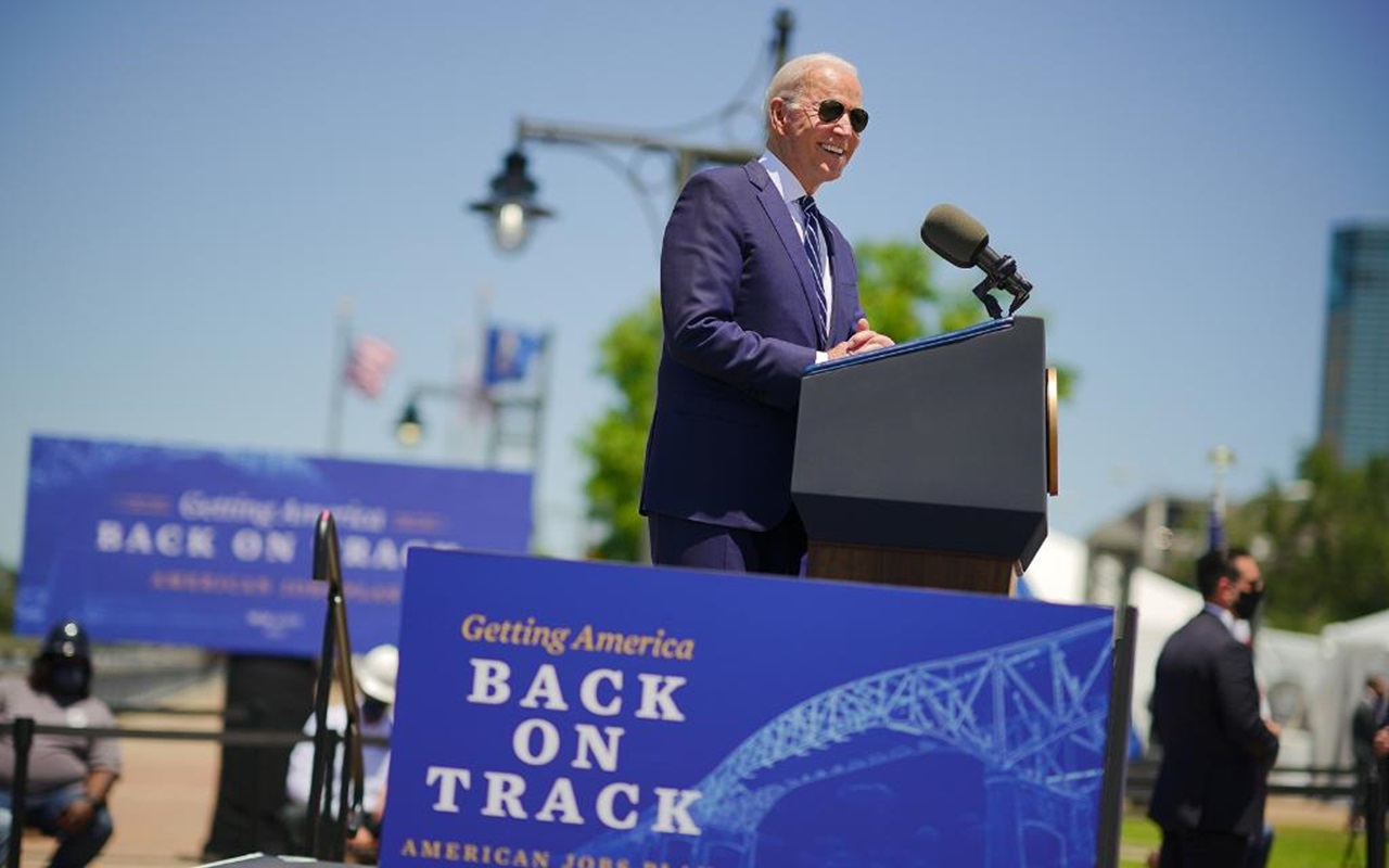 joe-biden-tolak-klaim-tiongkok-terhadap-laut-cina-selatan