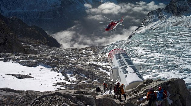 WoooW.......Hotel Ekstrim Menggantung di Puncak Gunung Setinggi 300 Meter Gan...!!!!!