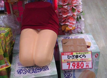 Bantal Bentuk Paha Wanita Masih Laris di Jepang 