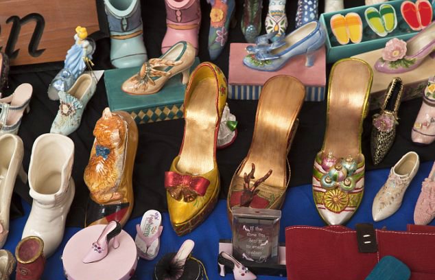 Darlene Flynn Pegang Rekor Dunia Miliki 16 Ribu Sepatu..