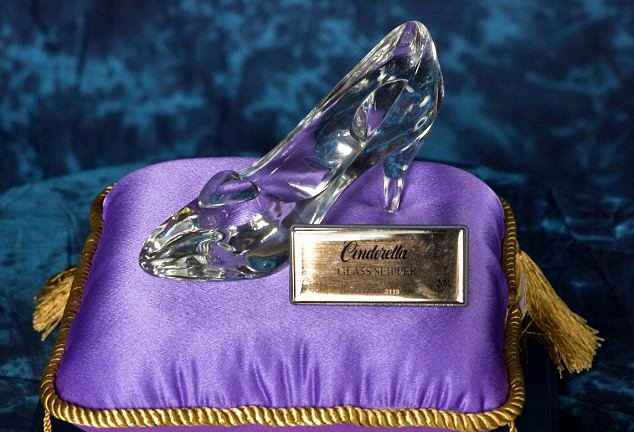 Darlene Flynn Pegang Rekor Dunia Miliki 16 Ribu Sepatu..