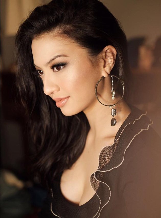 Kumpulan foto Kecantikan Raline Shah yang buat agan klepek klepek