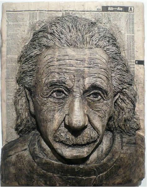 Keren, Seni Mengukir Buku Jadi Patung Unik