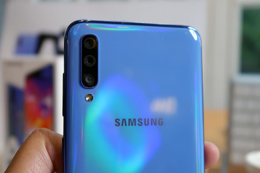 Review Samsung Galaxy A70: Layar Jumbo dengan Tiga Kamera dan Super Fast Charging
