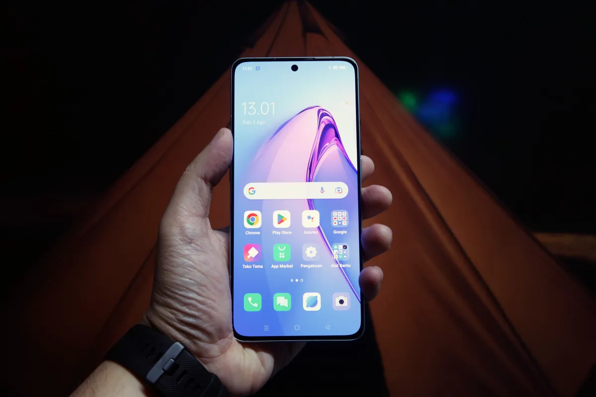 Melihat Lebih Dekat Desain OPPO Reno8 Pro 5G Glazed Green
