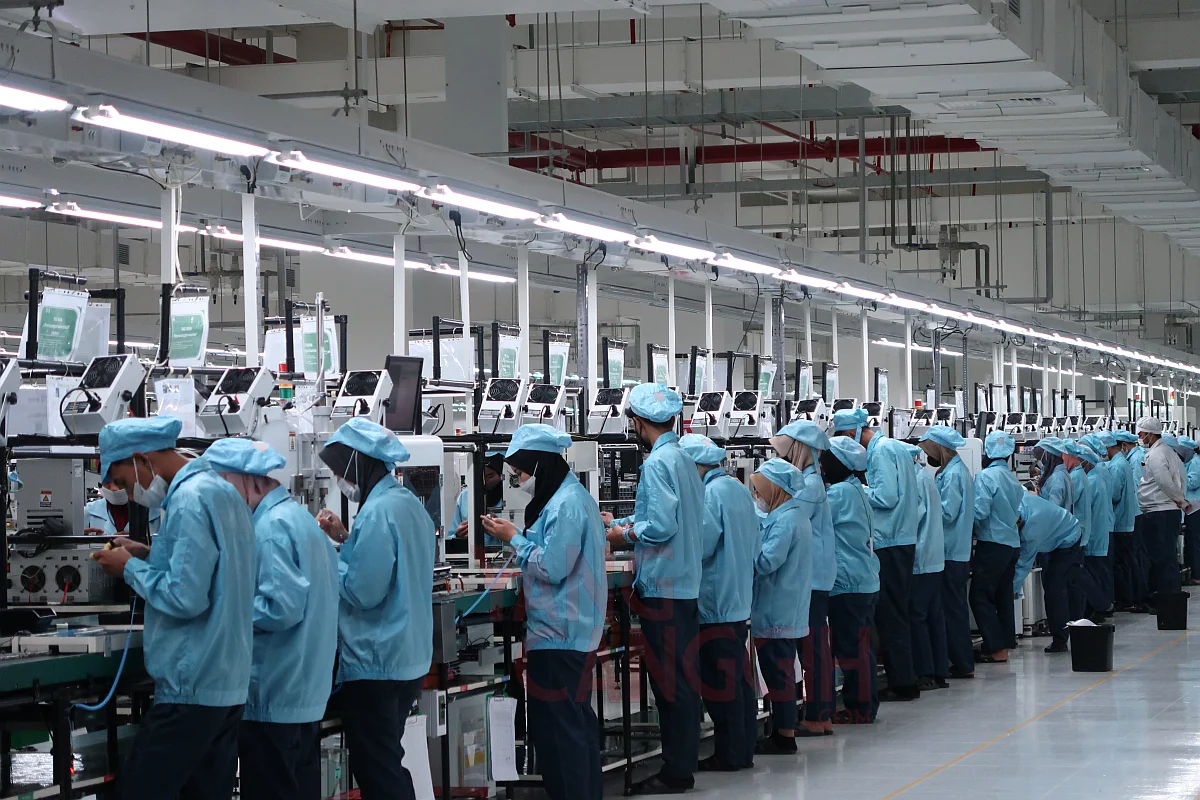 Mengintip Proses Produksi OPPO A77s yang Mengusung Standar OPPO Enduring Quality