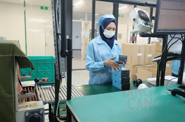 Mengintip Proses Produksi OPPO A77s yang Mengusung Standar OPPO Enduring Quality