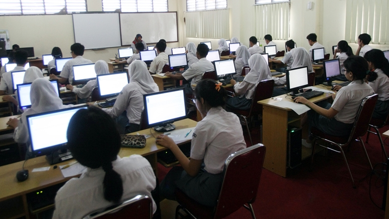 UN Essay, Berdampak Positif atau Negatif ?