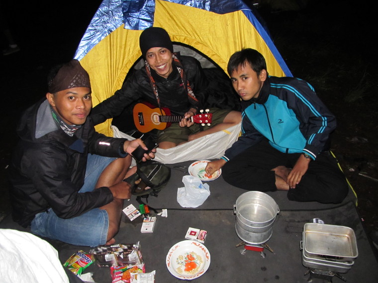 menjadi-anak-anak-di-gunung-andong