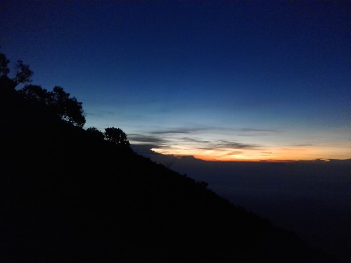 Menahan Peluh dan Kantuk. Demi Gunung Lawu