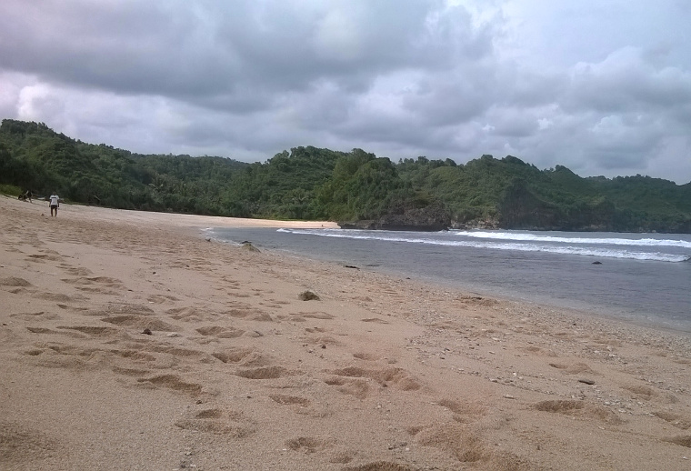 foto-foto-pantai-srau-pacitan-yang-keren