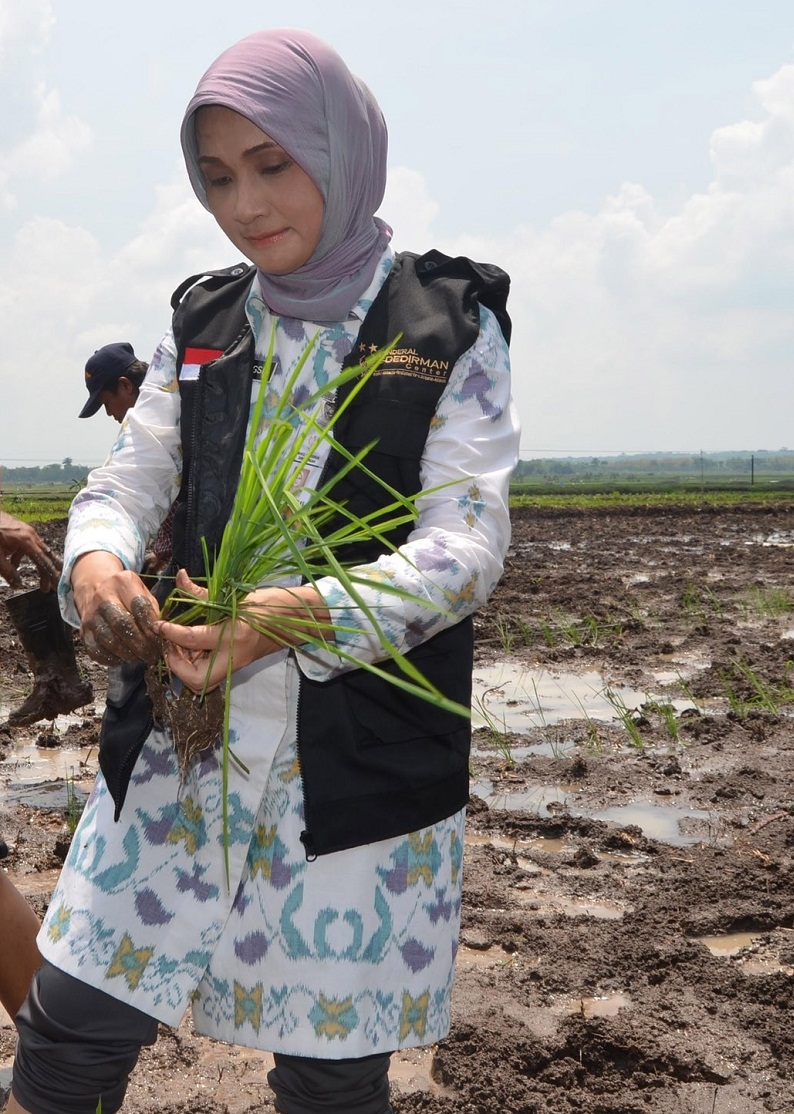 ICAL Harus Cari Cawapres Orang Jawa. Kenapa Tak Meminang Tante Rustriningsih aja?