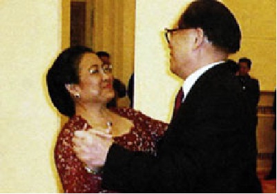 dijual-megatron-untung-besuaaaar-singtel-ogah-lepas-saham-telkomsel