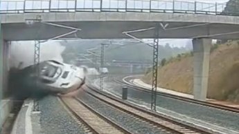 Video: CCTV footage shows horrific Galicia train crash