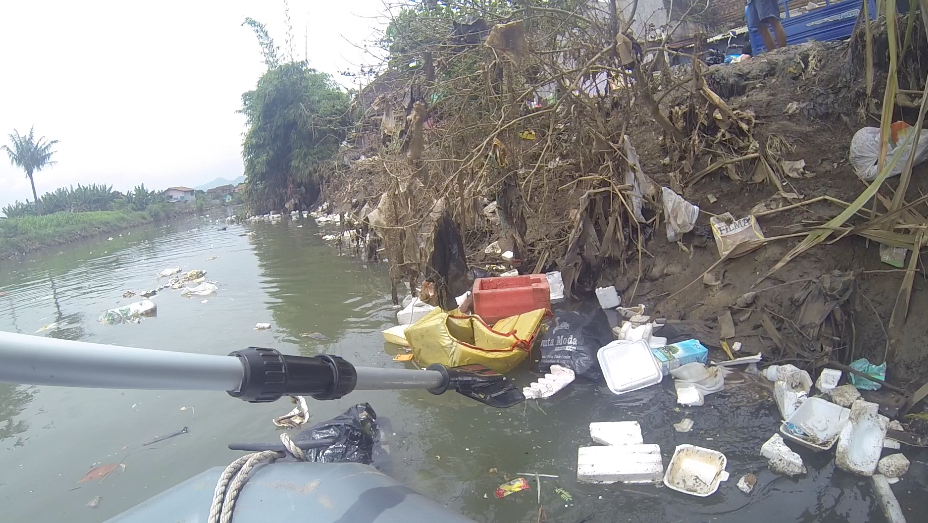 Menyisir ‘Bak Sampah’ Terpanjang di Bandung