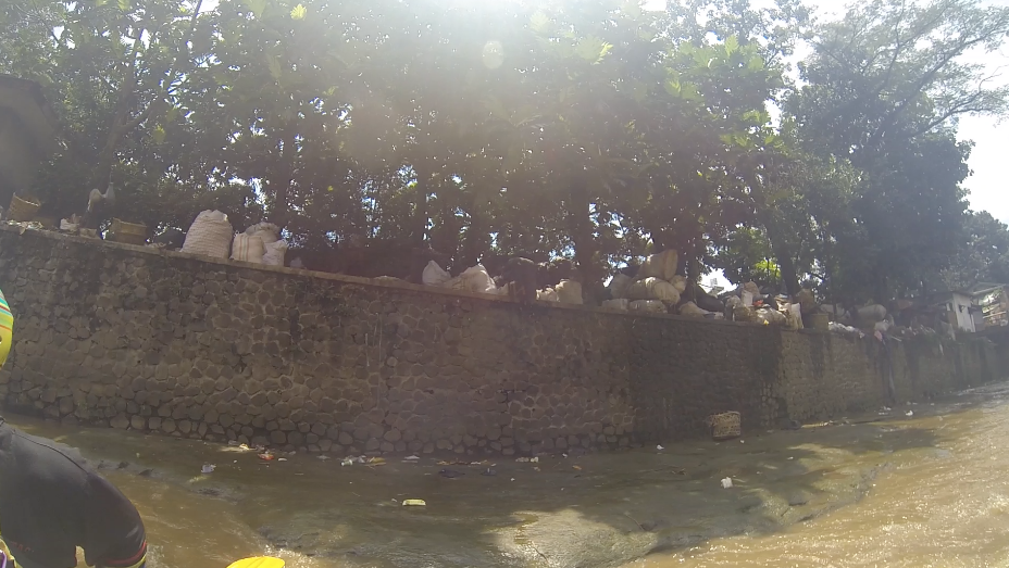 Menyisir ‘Bak Sampah’ Terpanjang di Bandung