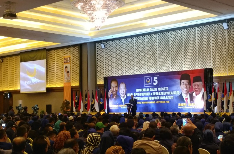 KEMBANG KEMPIS CALON LEGISLATOR