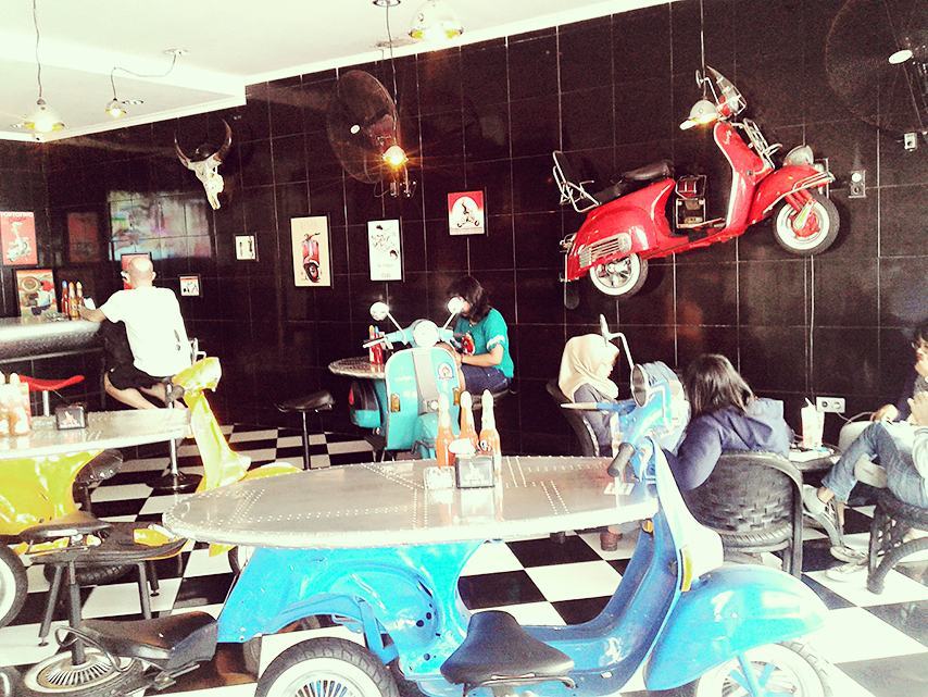 Perjalanan #BikinBanggaIndonesia, Jogja Vespa Cafe Tempat Nongkrong Ngopi Asik