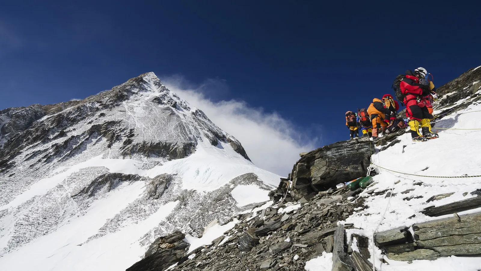 Meninggal Di Gunung Everest Mayatnya Sering Dibiarkan Begitu Saja, Apa Penyebabnya? 