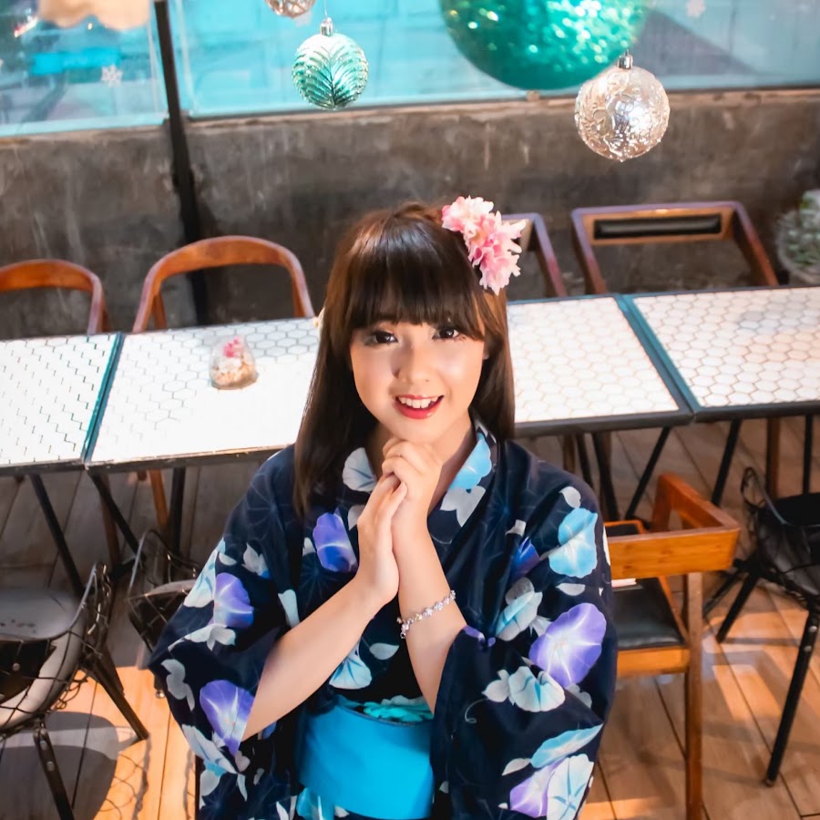Potret Cantik Meutia Amanda. Host Cantik Yang Jago Nyanyi dan Suka Nonton Anime