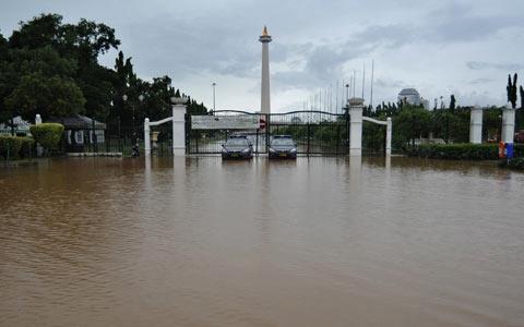 Banjir Mengepung Jakarta !!!! Manfaat Positif dari banjir