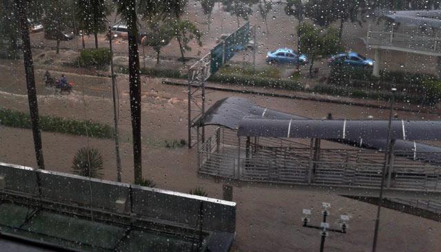 Banjir Mengepung Jakarta !!!! Manfaat Positif dari banjir