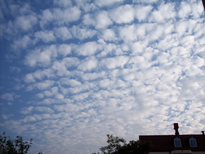 Prediksi sendiri cuaca hari dengan melihat awan