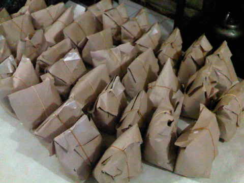 korban-kebakaran-taman-kota-dapat-1500-nasi-bungkus
