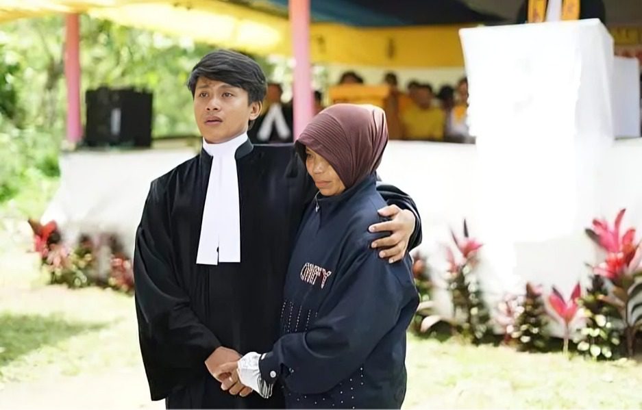 Penuh Haru, Ibu Muslim Dampingi Anaknya Diteguhkan Sebagai Pendeta di Toraja
