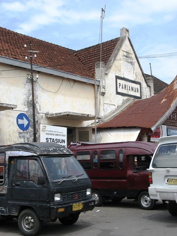 Foto-Foto Jadul Stasiun di Indonesia 